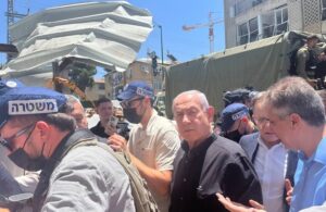 نتنياهو من موقع الهجوم الإيراني في بات يام: طهران ستدفع ثمنا باهظا على قتلها المدنيين
